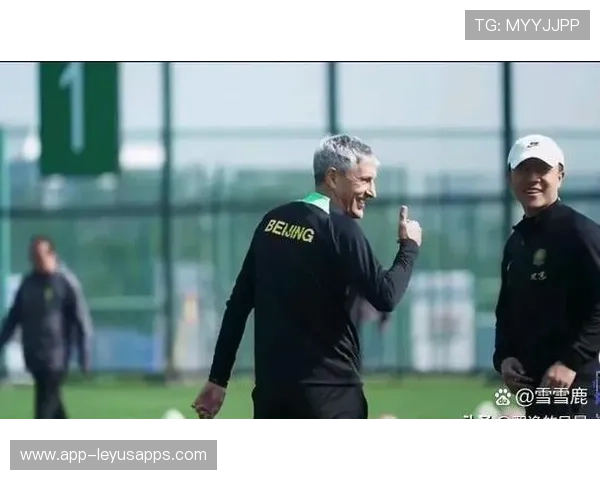 球迷组织公开支持主帅，舆论战成为新赛事变量