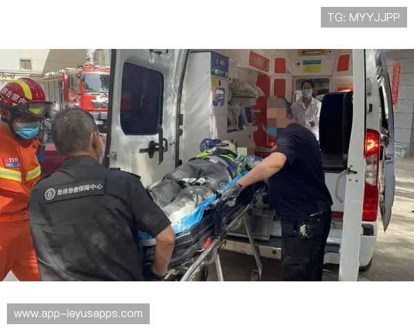 高空作业遇大风，东莞工人被吹来回晃动，高空作业突遇大风