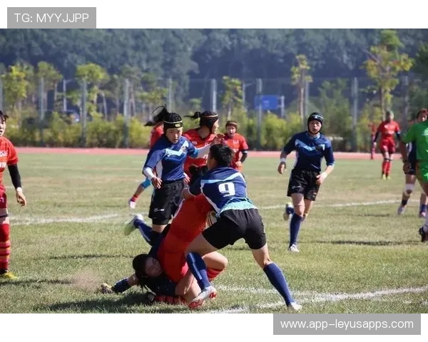 英国七人制橄榄球比赛精彩对抗引发关注，七人橄榄球是英式橄榄球的一种吗