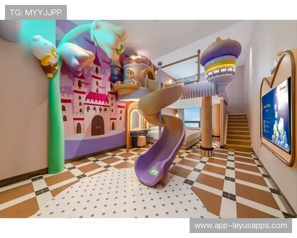 谷爱凌现身意大利博尔米奥赛道，进行U型场地技巧赛前适应性训练